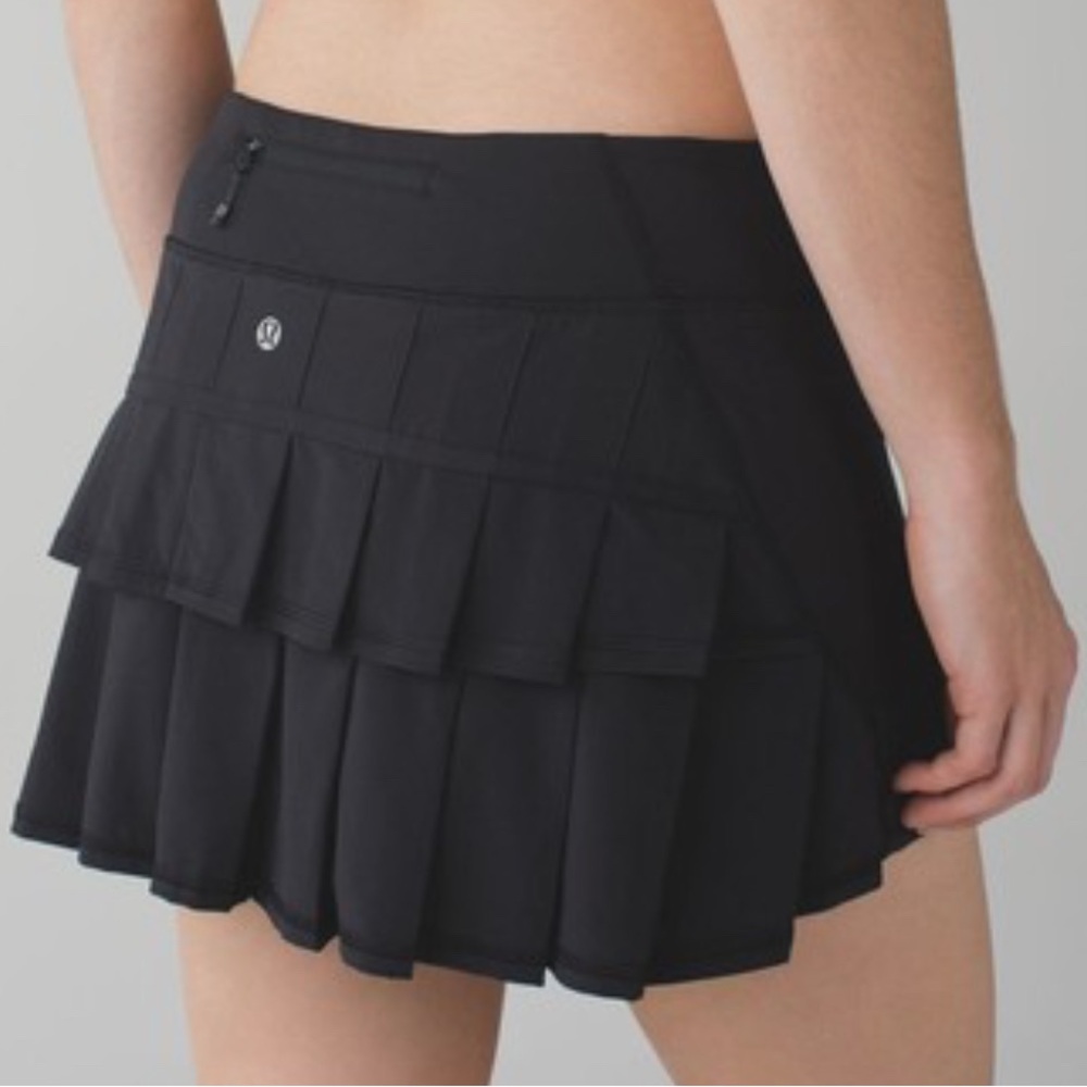 Lululemon Pace Setter Black Ruffled Skirt. Size 6 tall.